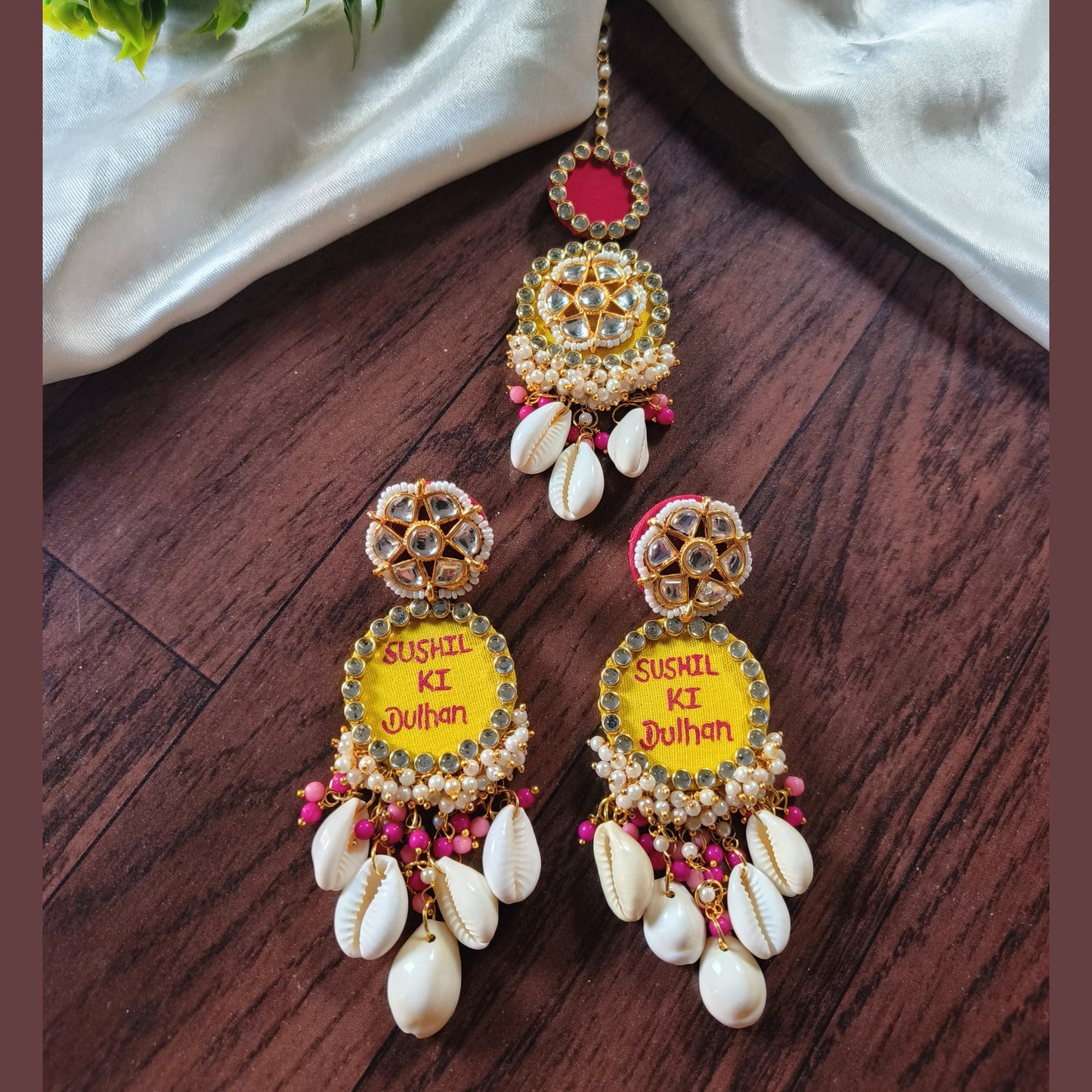 Dulhaniya earrings and maangteeka set