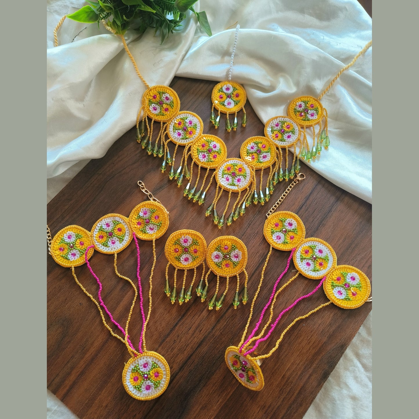 Avani set