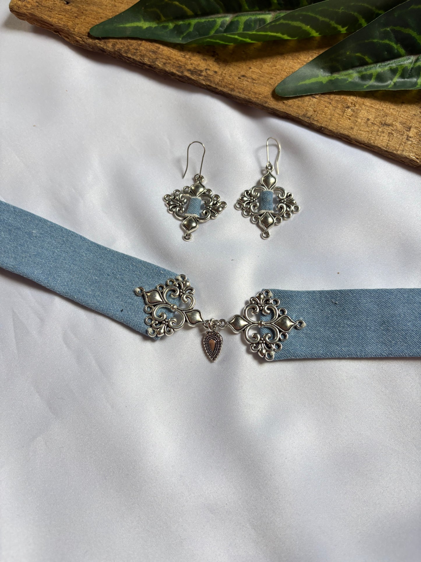 Denim neckband