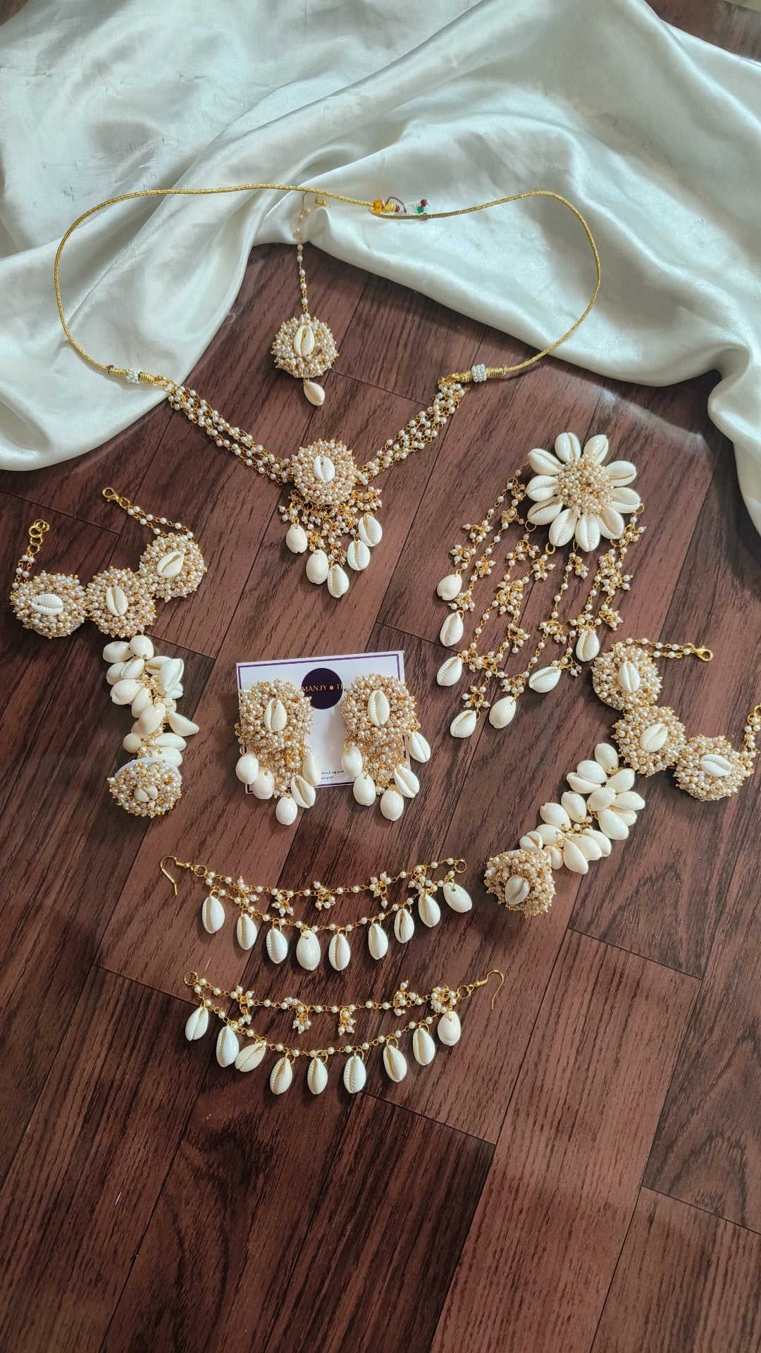 MOH set with hairpin
