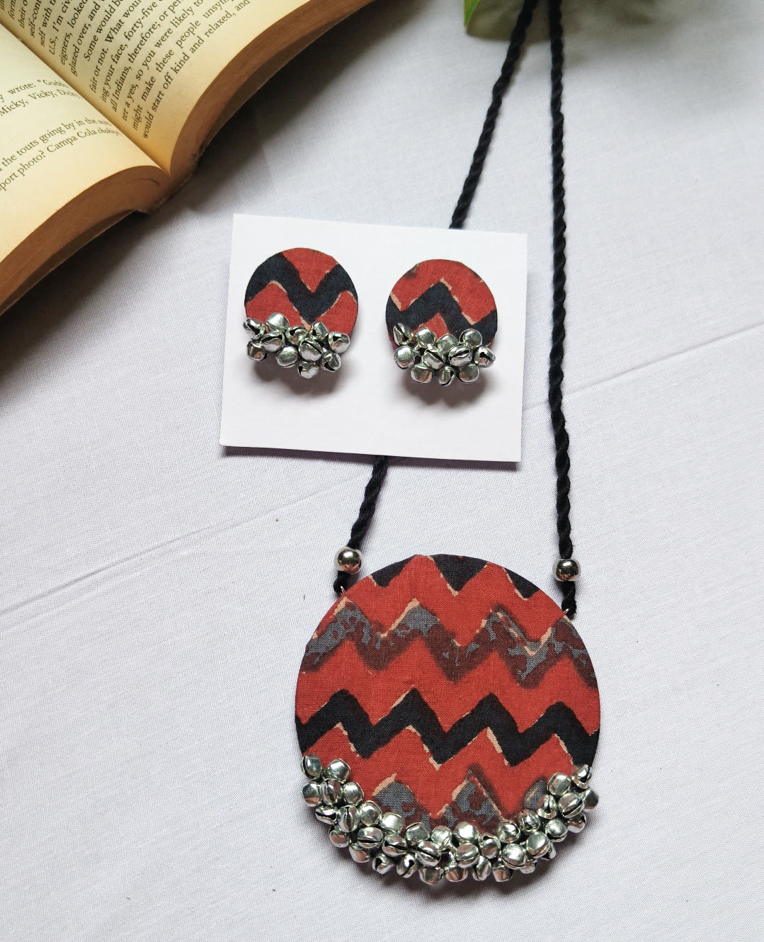 Classic necklace
