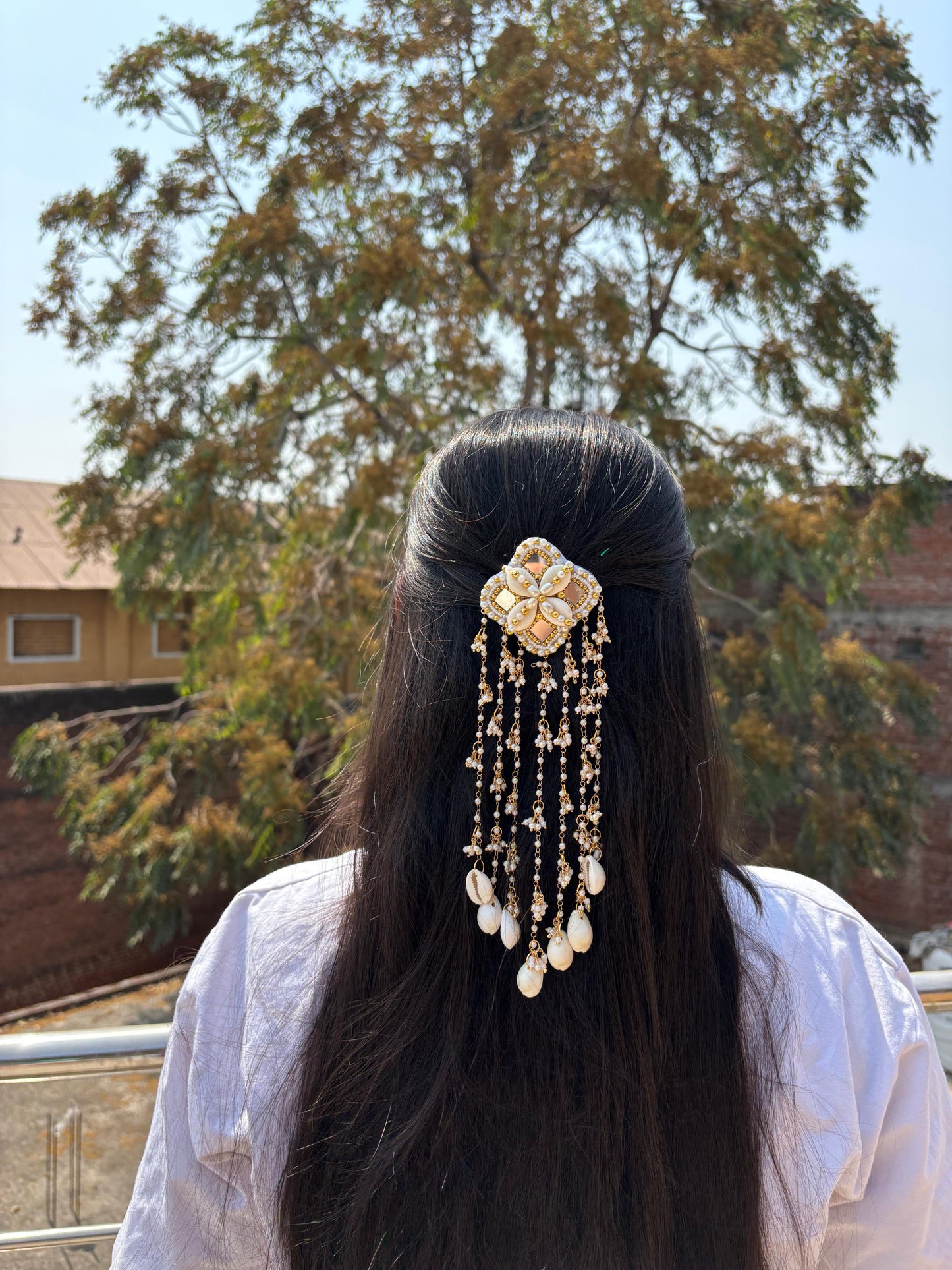 navya hairpin