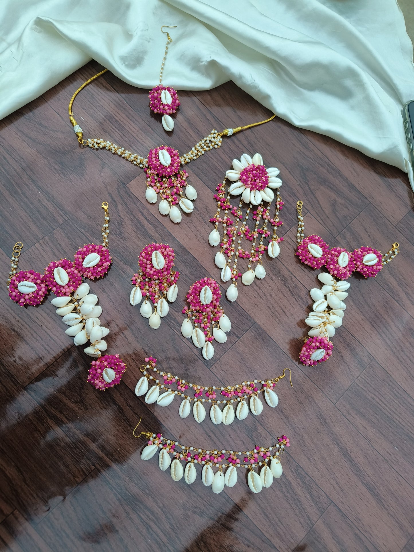 MOH set with hairpin